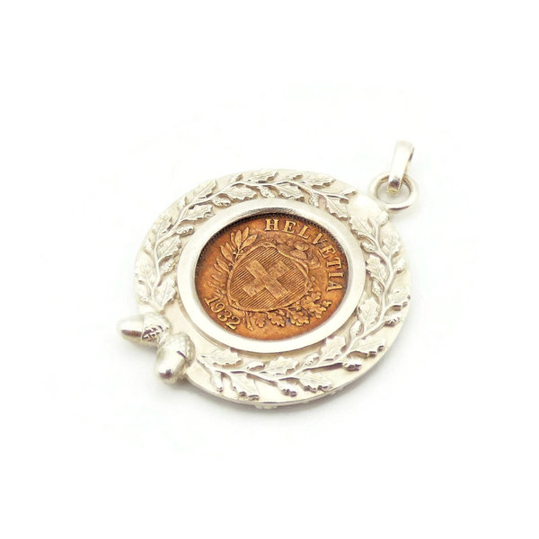 Silberanhänger mit Münze aus Bronze, Trachtenschmuck
