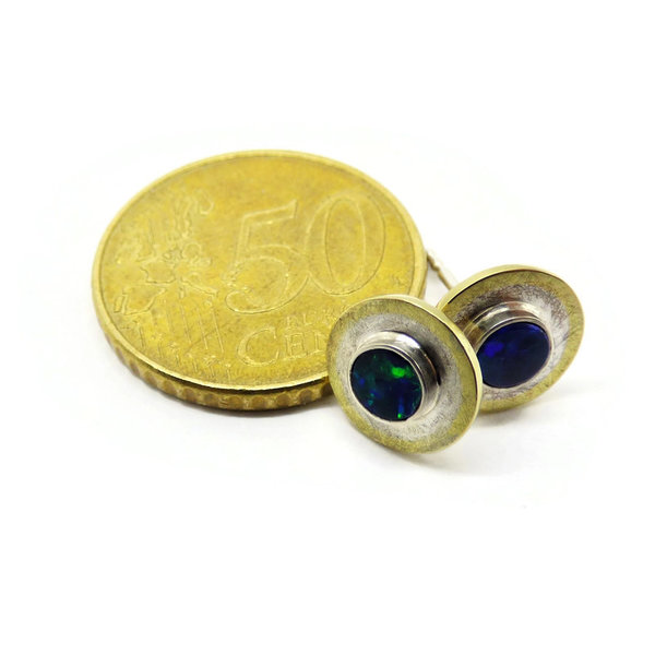 edle Ohrstecker aus Gold und Silber mit blaugrünen Opal-Doubletten