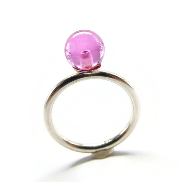 schmaler Ring aus Sterlingsilber mit  rosa Zirkonia-Kugel