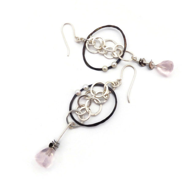 lange Ohrhänger aus Silber mit Perlen und Rosenquarz