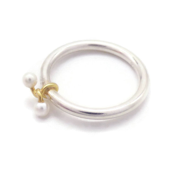 romantischer Silberring mit Goldelement und 2 kleinen Perlen